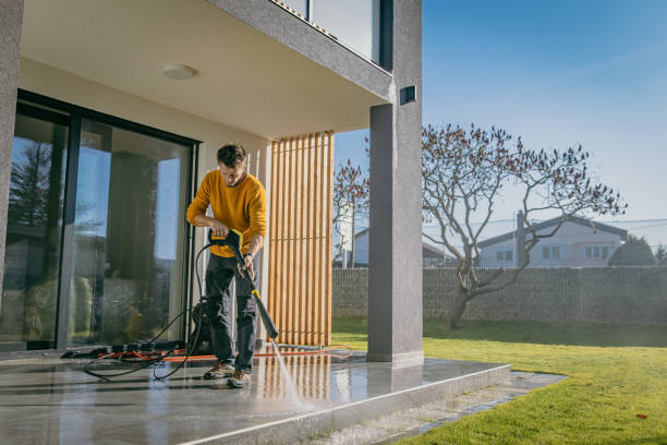 Best Pool Deck Cleaning  in Century, FL